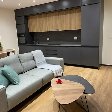 Stylish 1 Bedroom Apt 5 Min Walking From Skanderbeg Sq *