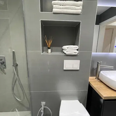 Apartment Stylish 1 Bedroom Apt 5 Min Walking From Skanderbeg Sq