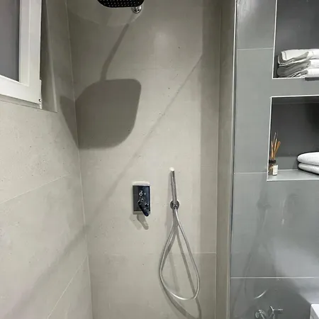 Stylish 1 Bedroom Apt 5 Min Walking From Skanderbeg Sq Apartment *