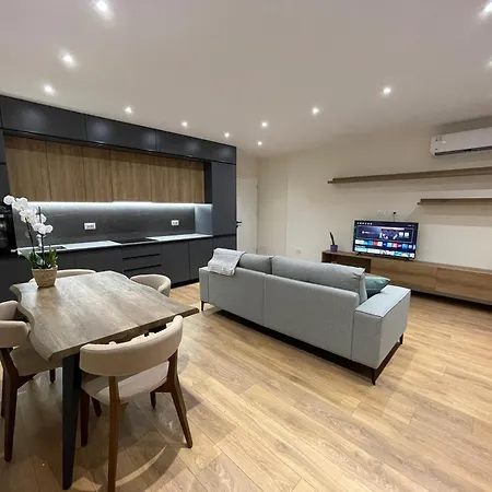 Stylish 1 Bedroom Apt 5 Min Walking From Skanderbeg Sq *