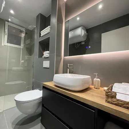 Apartment Stylish 1 Bedroom Apt 5 Min Walking From Skanderbeg Sq Tirana