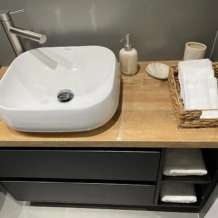 Apartment Stylish 1 Bedroom Apt 5 Min Walking From Skanderbeg Sq
