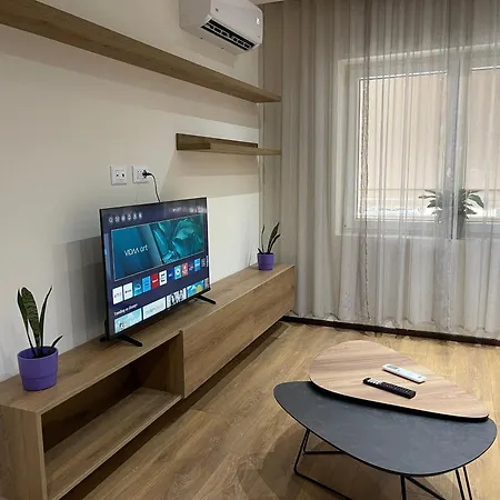 Stylish 1 Bedroom Apt 5 Min Walking From Skanderbeg Sq Apartment